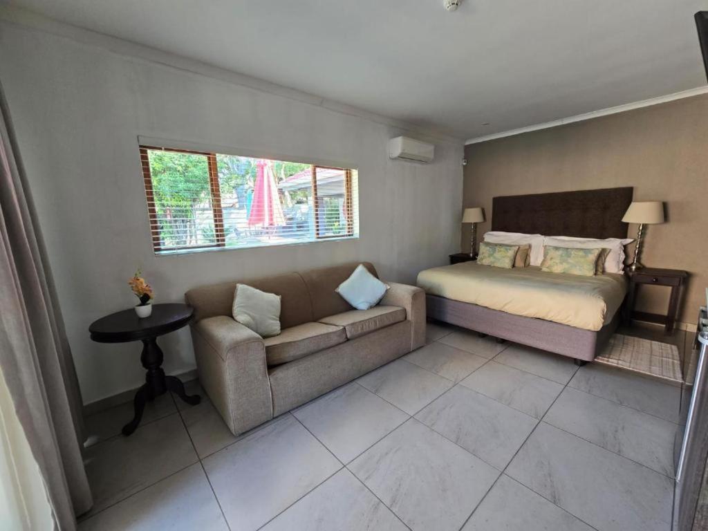 Bonim Guesthouse - Aka Magisha Guesthouse Mbombela Kültér fotó