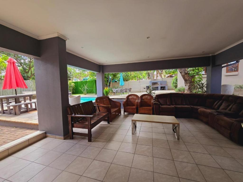 Bonim Guesthouse - Aka Magisha Guesthouse Mbombela Kültér fotó